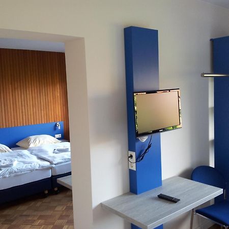 Smart Hostel By Landgasthof Velber 24H7D Seelze Exterior photo