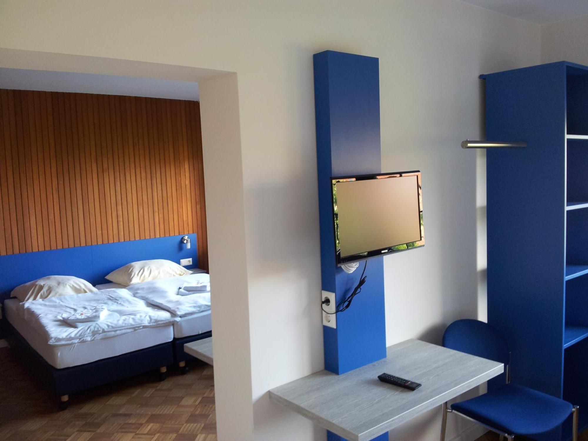 Smart Hostel By Landgasthof Velber 24H7D Seelze Exterior photo
