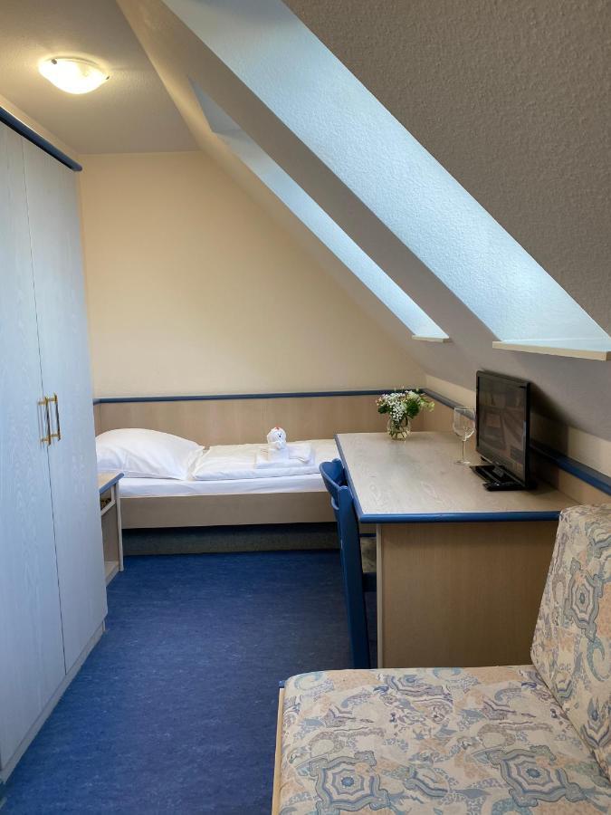 Smart Hostel By Landgasthof Velber 24H7D Seelze Exterior photo
