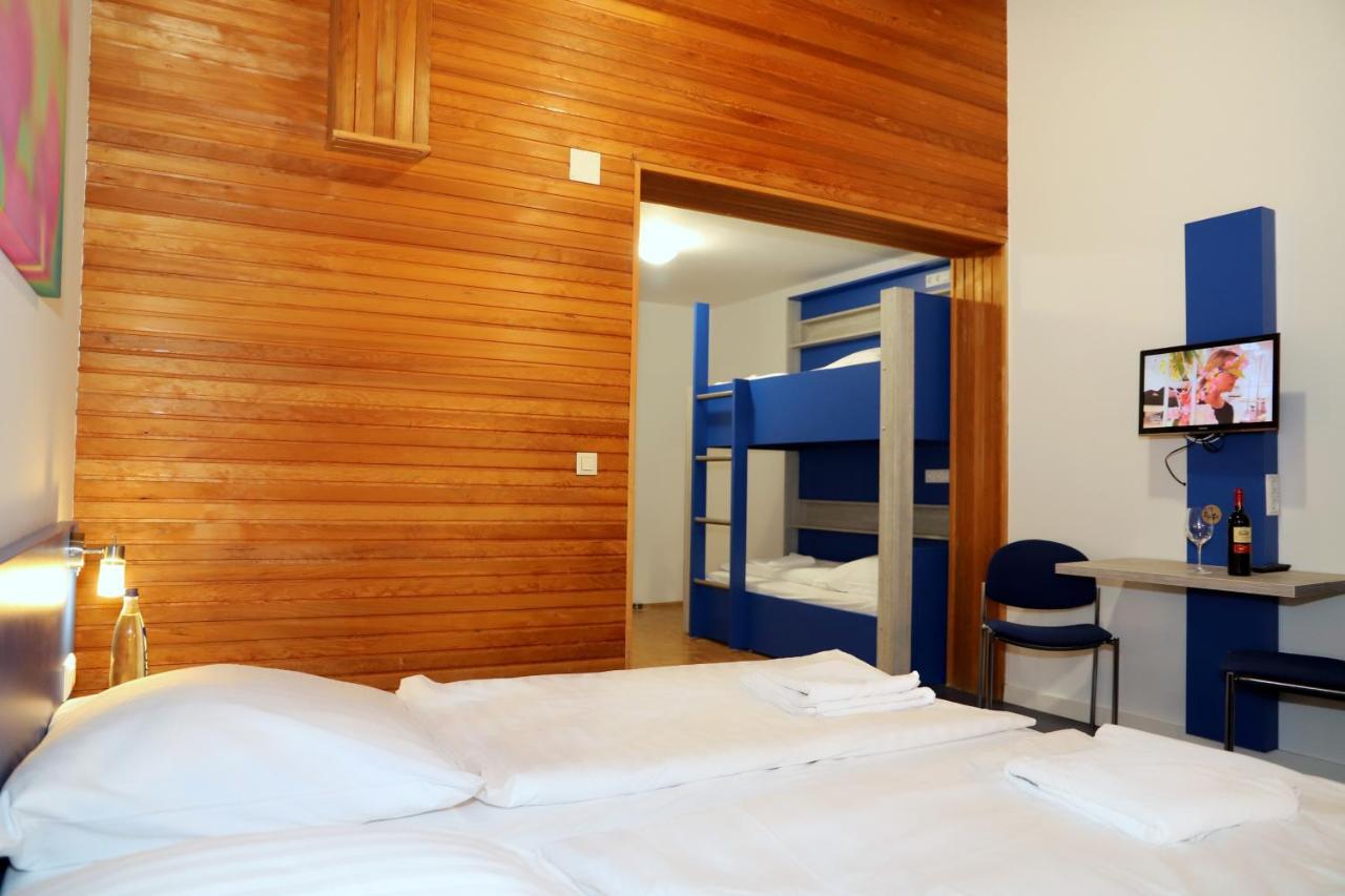Smart Hostel By Landgasthof Velber 24H7D Seelze Exterior photo