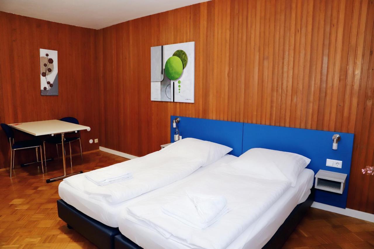 Smart Hostel By Landgasthof Velber 24H7D Seelze Exterior photo
