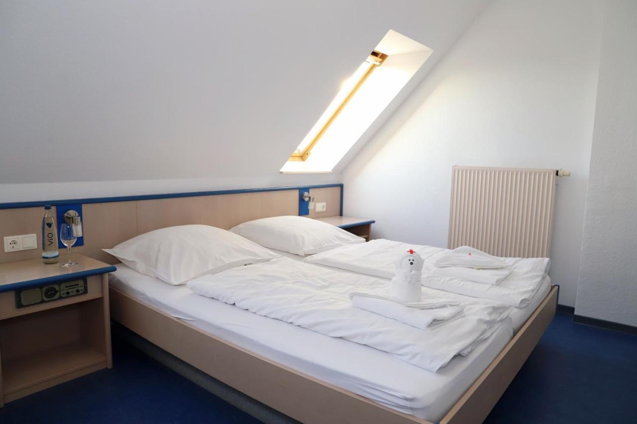 Smart Hostel By Landgasthof Velber 24H7D Seelze Exterior photo